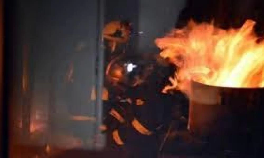 Λαμία: Ξέσπασε φωτιά σε αποθήκη με φιάλες υγραερίου